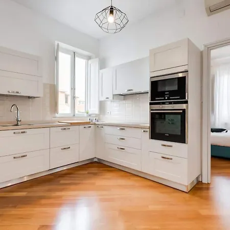 Elegant Flat In Rome Historic Center - 2 Bathrooms-3